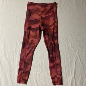 Athleta Ultimate Stash 7/8 Tight Camo Camouflage Red & Pink Leggings XS